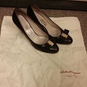 Authentic Ferragamo Vera Bow Pumps